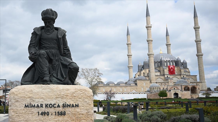 Mimar Sinan, Osmanlı İmparatorluğu’nun hüküm sürdüğü birçok şehirde yaptığı ve