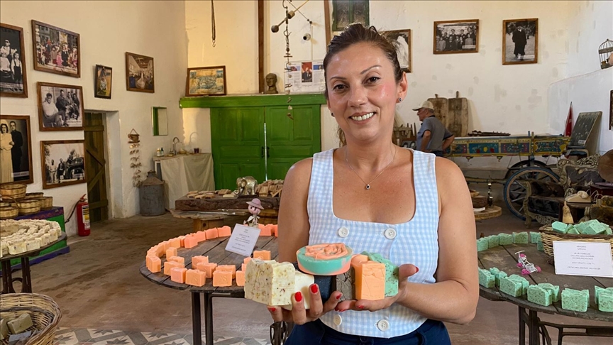Melda As, Çanakkale’nin Ayvacık ilçesine bağlı Küçükkuyu beldesinde, imalathane ve