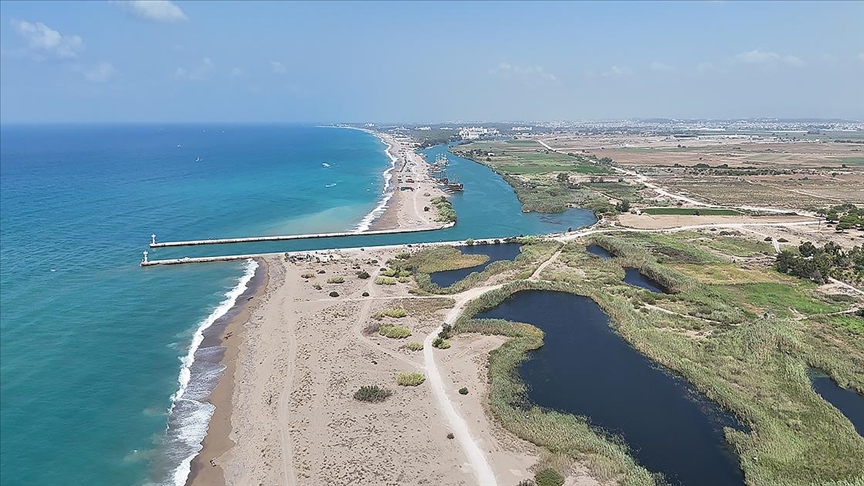 Antalya’nın önemli turizm merkezlerinden Manavgat’ta şelalenin döküldüğü ırmaktan yola çıkan