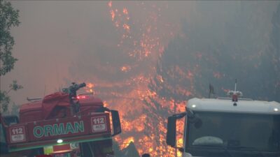 Kastamonu ve Aydın’daki yangınlara müdahale sürüyor Kastamonu-Karabük sınırındaki 2 orman yangınını söndürme çalışmaları devam ederken Aydın’ın