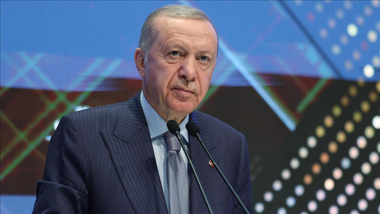 Cumhurbaşkanı Erdoğan: Ortak alfabe konusunda Türkiye olarak ilk adımı atıyoruz Cumhurbaşkanı Recep Tayyip Erdoğan, “Ortak alfabe konusunda Türkiye olarak ilk