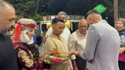 Şanlıurfa’da aşk mesafe tanımadı, ayrı ülkelerde aynı anda nişan yapıldı Şanlıurfa’da yaşanan sıra dışı nişan töreninde gelin ve damat bir