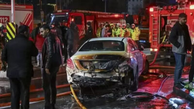 Beşiktaş’ta park halindeki bir araçta başlayan yangın büyüyerek 15 lüks