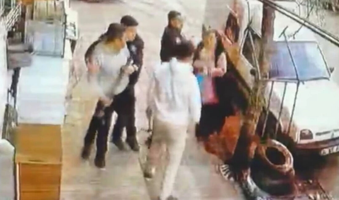 İstanbul Sultangazi’de yüzde 70 zihinsel engelli bir genç ile annesi