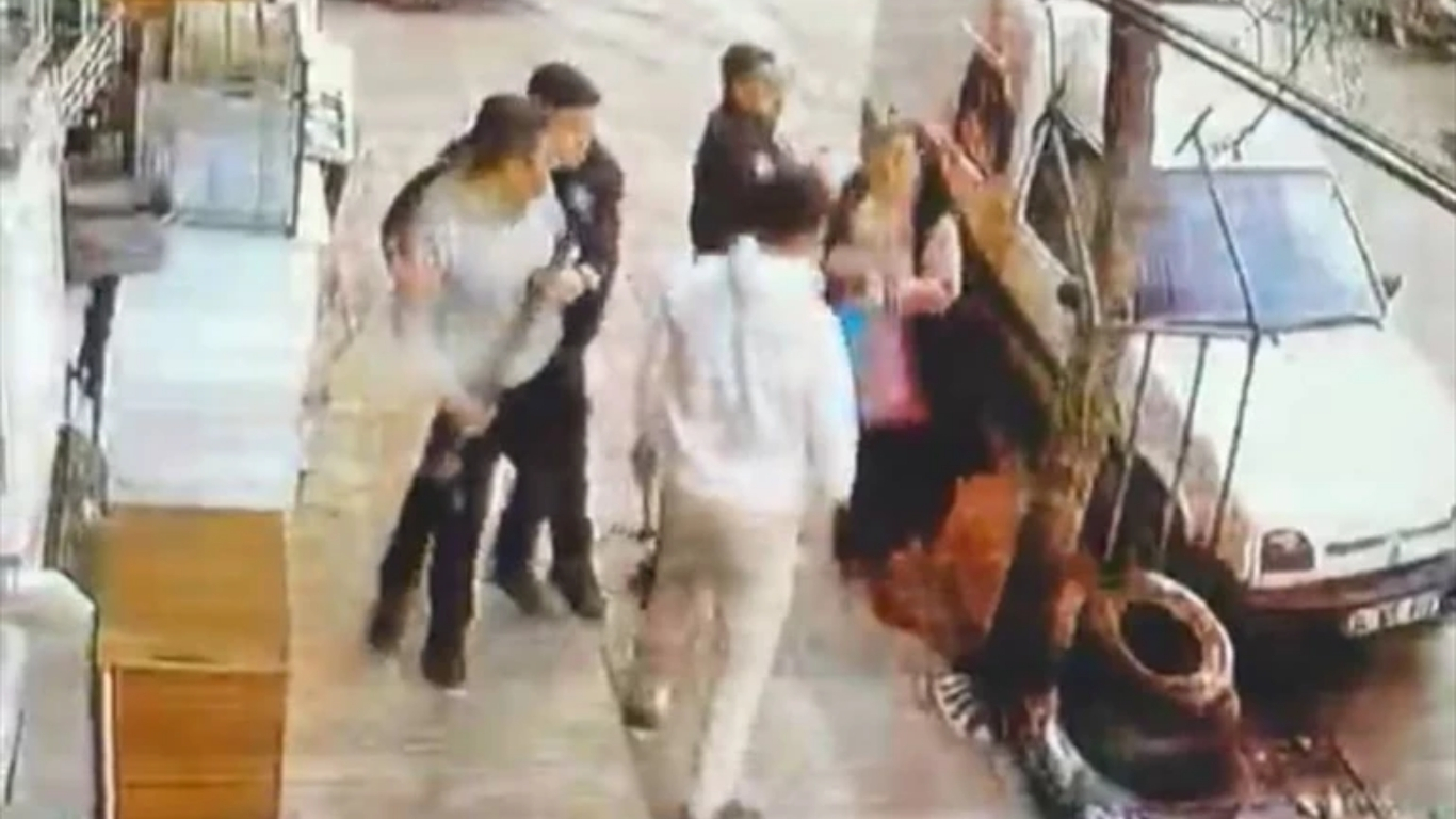 İstanbul Sultangazi’de yüzde 70 zihinsel engelli bir genç ile annesi