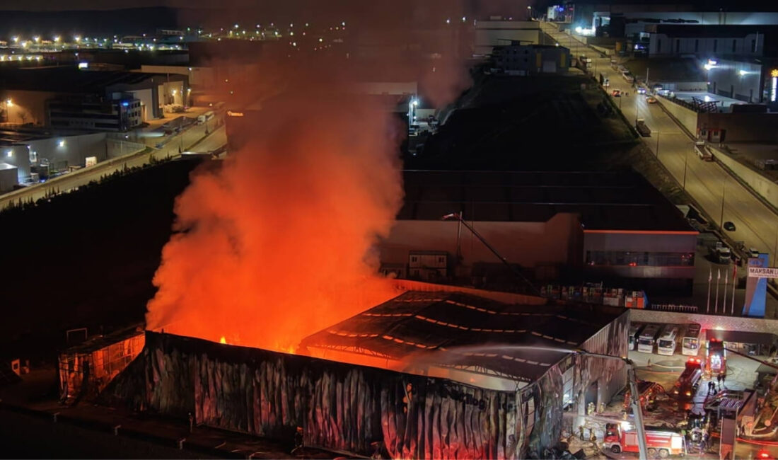 Ankara’nın Sincan ilçesinde medikal malzeme üreten fabrikada çıkan yangın paniğe