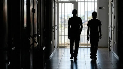 İstanbul’da akranını darbedip bıçakla kovalayan 15 yaşındaki çocuk hakkında hem