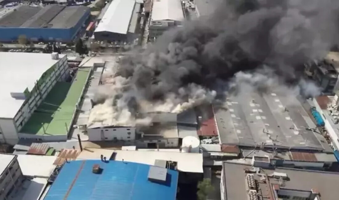 Ümraniye Dudullu’da bir imalathanede çıkan yangın kısa sürede büyüdü. Çalışanların