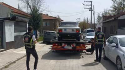 İstanbul Sarıyer’de bir AVM otoparkında drift yapan 5 sürücüye toplam