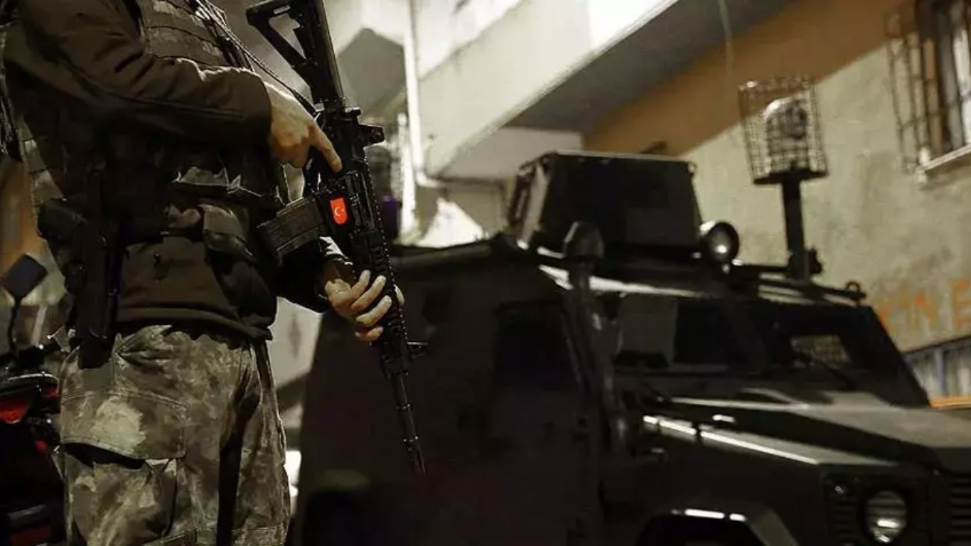 İçişleri Bakanlığı, jandarma ekiplerinin 24 ilde düzenlediği DEAŞ operasyonlarında 90