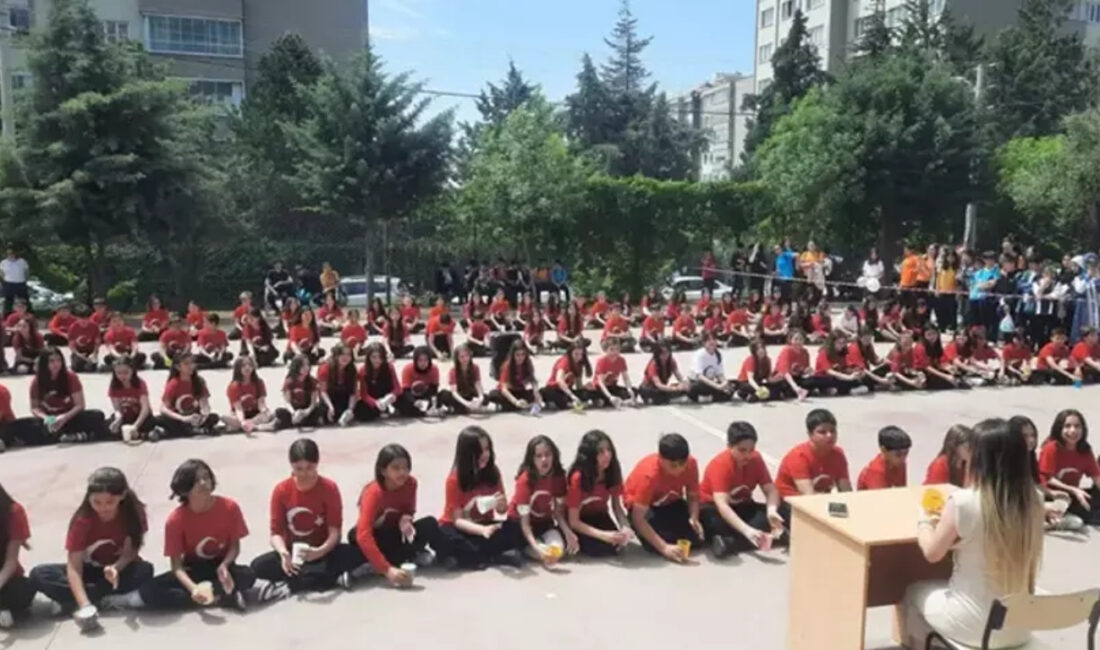 Kahramanmaraş’ta 9 kişinin hayatını kaybettiği saldırının ardından Ayser Çalık Ortaokulu’nda