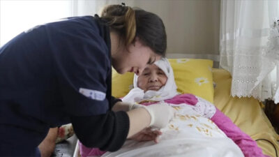 Cumhurbaşkanı Yardımcısı Cevdet Yılmaz, yaşlı nüfusa yönelik uzun süreli bakım