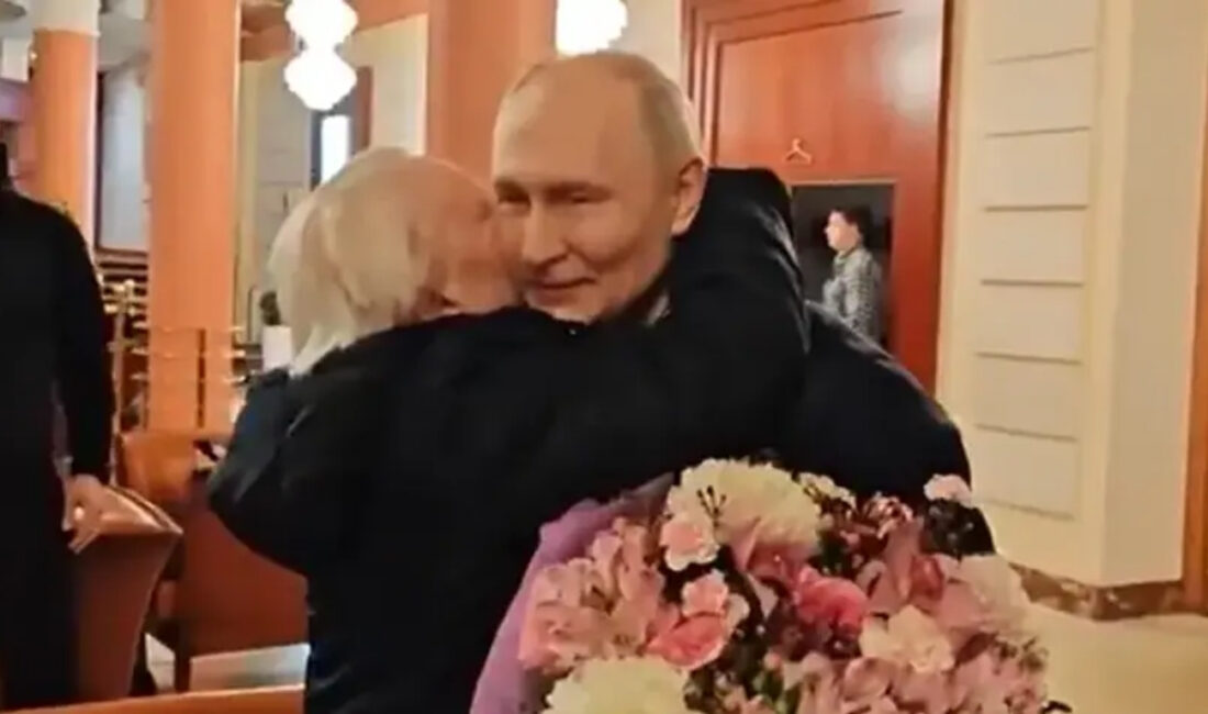 Rusya Devlet Başkanı Vladimir Putin, yıllar sonra Almanca öğretmeniyle Moskova’da