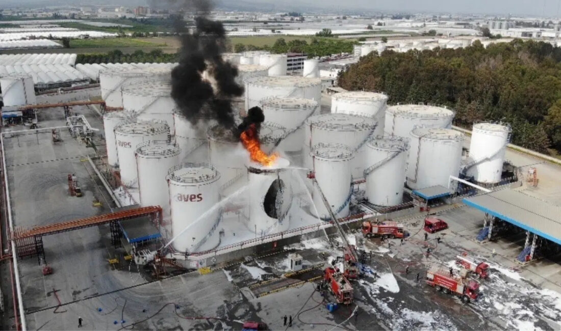 Mersin’in Akdeniz ilçesinde bulunan yağ fabrikasında meydana gelen patlama sonrası