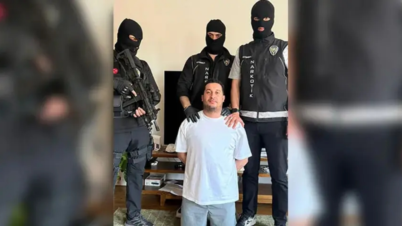 Uluslararası seviyede “difüzyon” mesajıyla aranan uyuşturucu baronu Mohamed Boulakhrıf, İstanbul’da