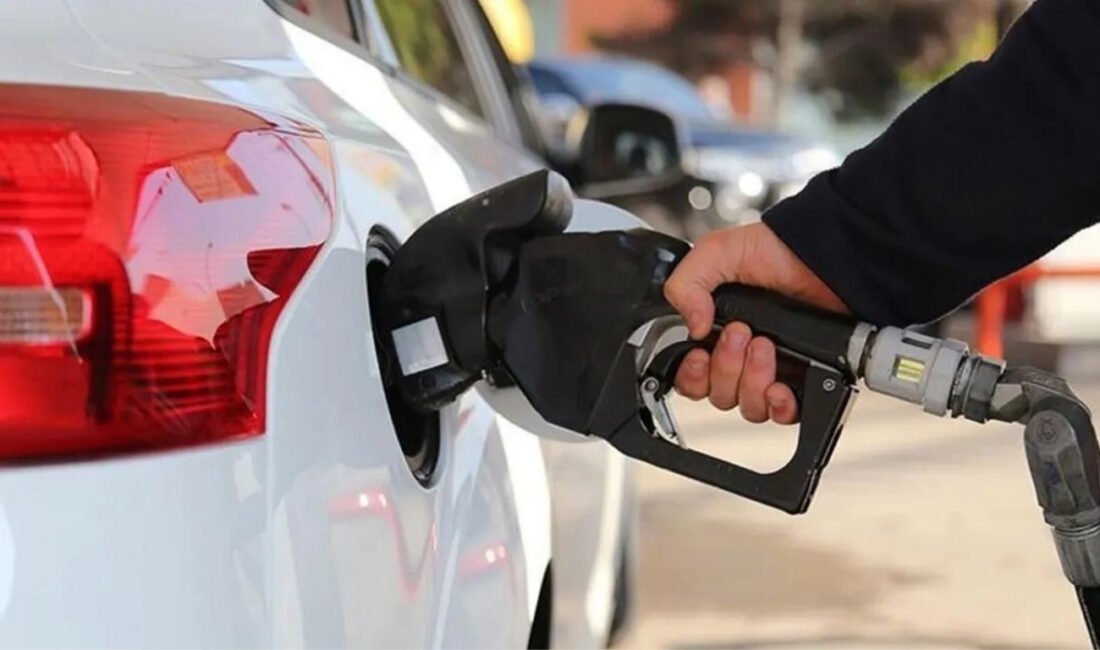 Petrol fiyatlarındaki yükseliş akaryakıta yeni zam olarak yansıdı. Motorin ve