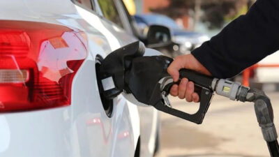 Petrol fiyatlarındaki yükseliş akaryakıta yeni zam olarak yansıdı. Motorin ve