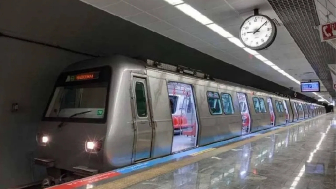 İstanbul’da akşam saatlerinde metro ulaşımında aksama yaşandı. Metro İstanbul, M2