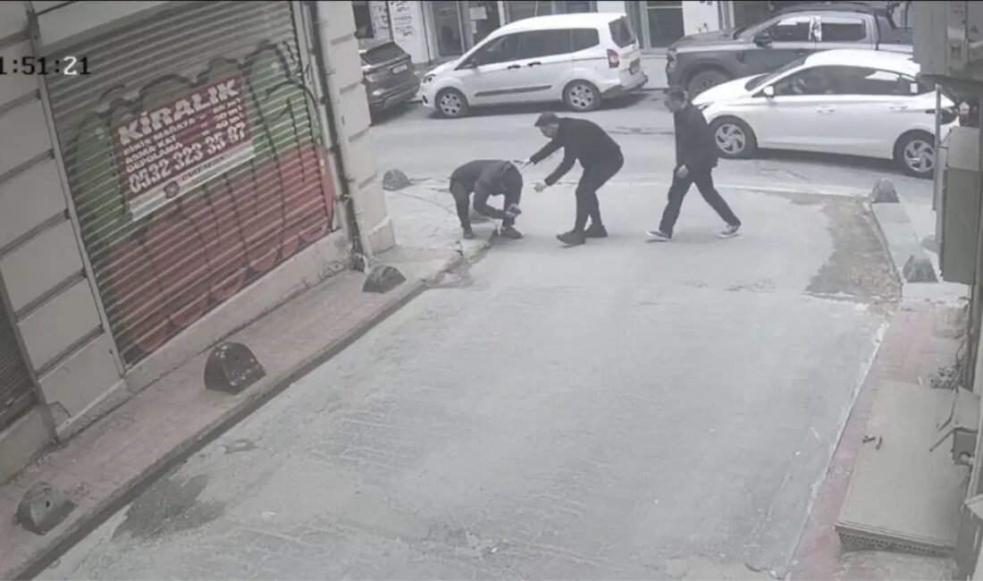 İstanbul Beyoğlu’nda kaldırımda yürüyen 36 yaşındaki Bahadır Erünsal’ın başına, iddiaya