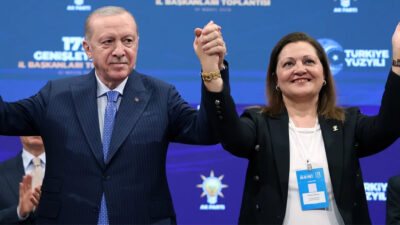 CHP’den istifa ederek AK Parti’ye katılan Afyonkarahisar Belediye Başkanı Burcu