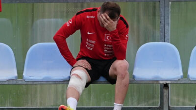 Milli takım idmanında sakatlanan Kerem Aktürkoğlu, sağlık durumunun ciddi olmadığını