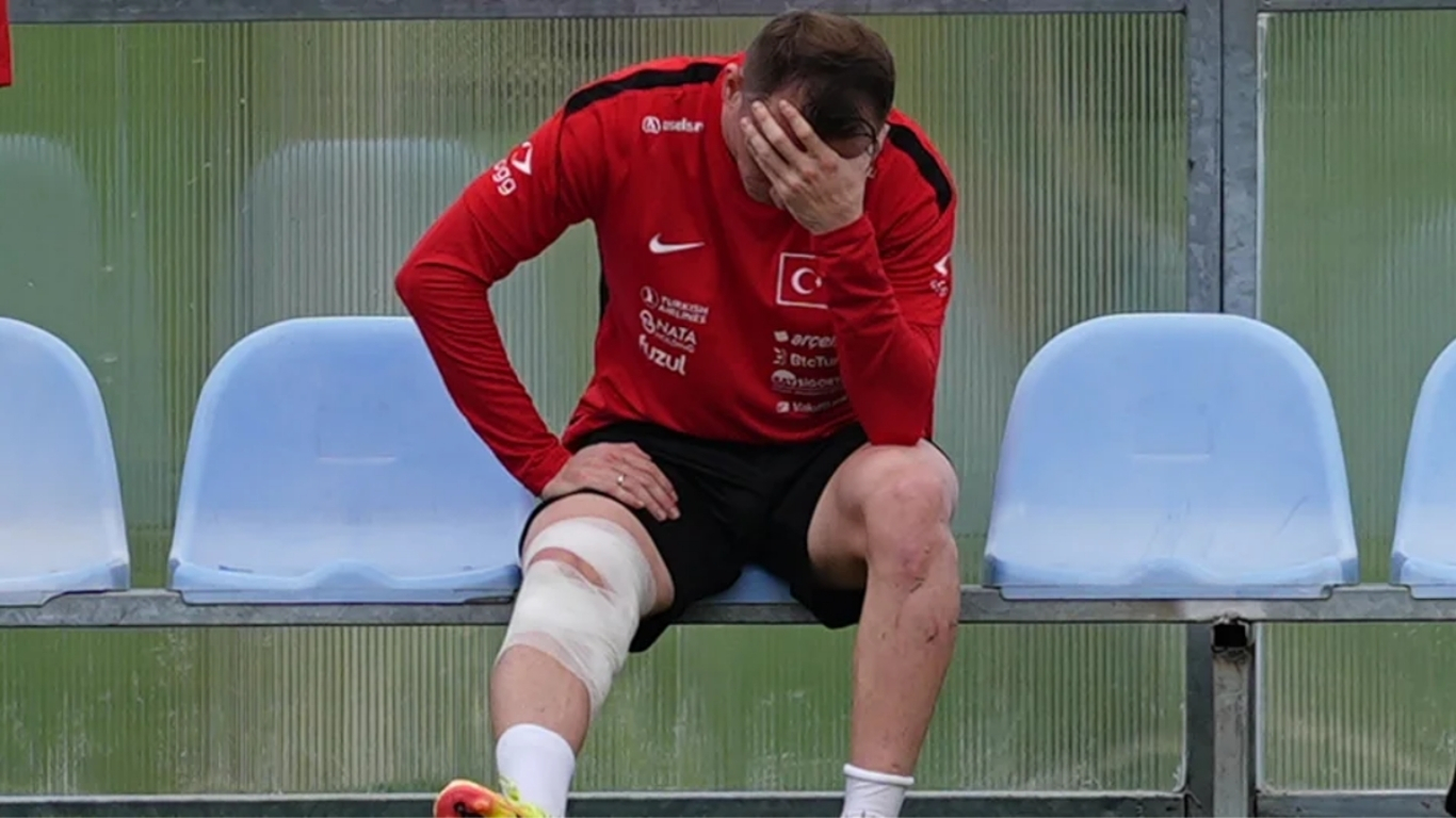 Milli takım idmanında sakatlanan Kerem Aktürkoğlu, sağlık durumunun ciddi olmadığını