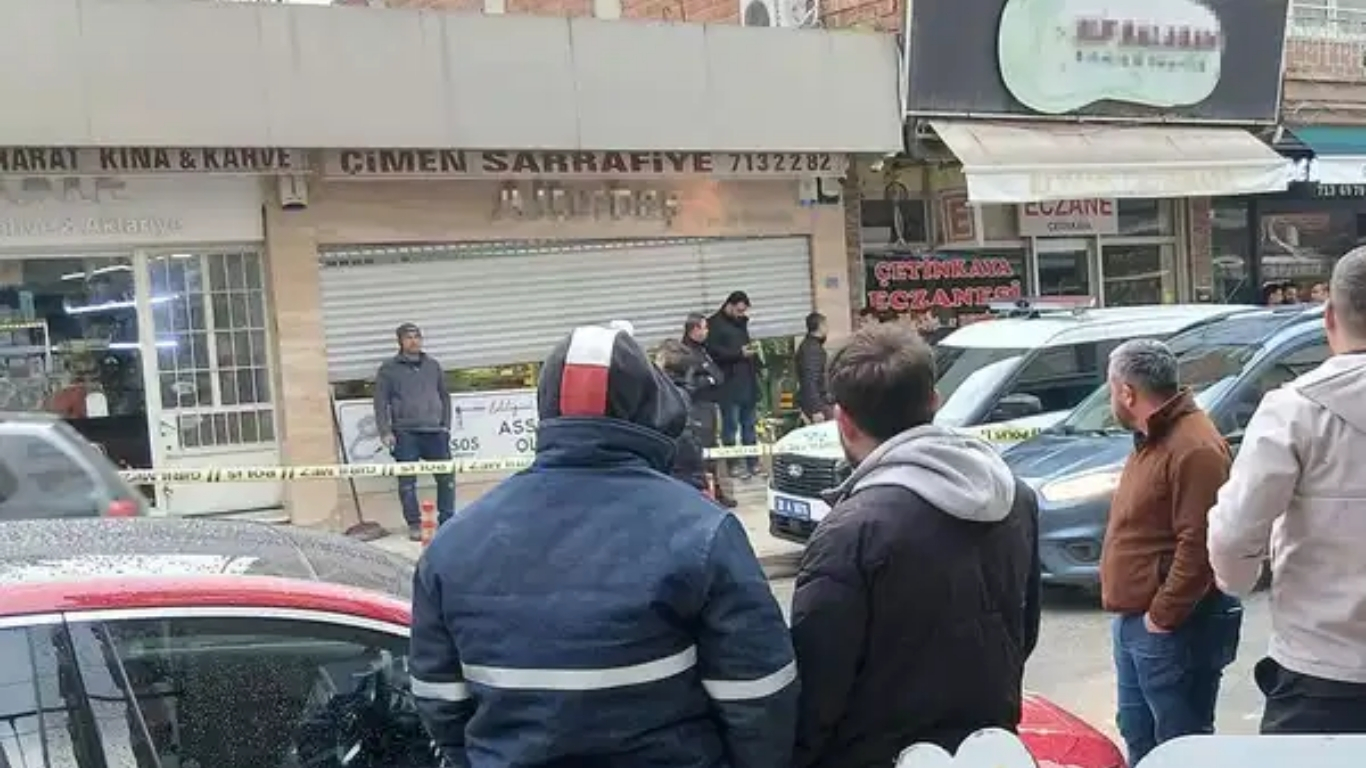 Denizli’nin Çivril ilçesinde 30 yıllık kuyumcu Süleyman Ç.’nin müşterilerine ait