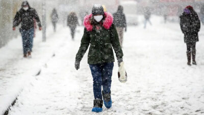 Meteoroloji’nin son raporuna göre Türkiye genelinde yağışlı hava etkili olacak.