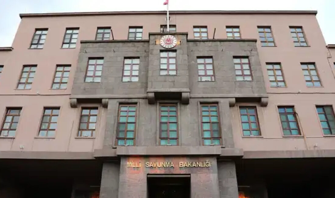 Milli Savunma Bakanlığı, geliştirdiği YILDIRIMHAN uzun menzilli füze sistemi ve