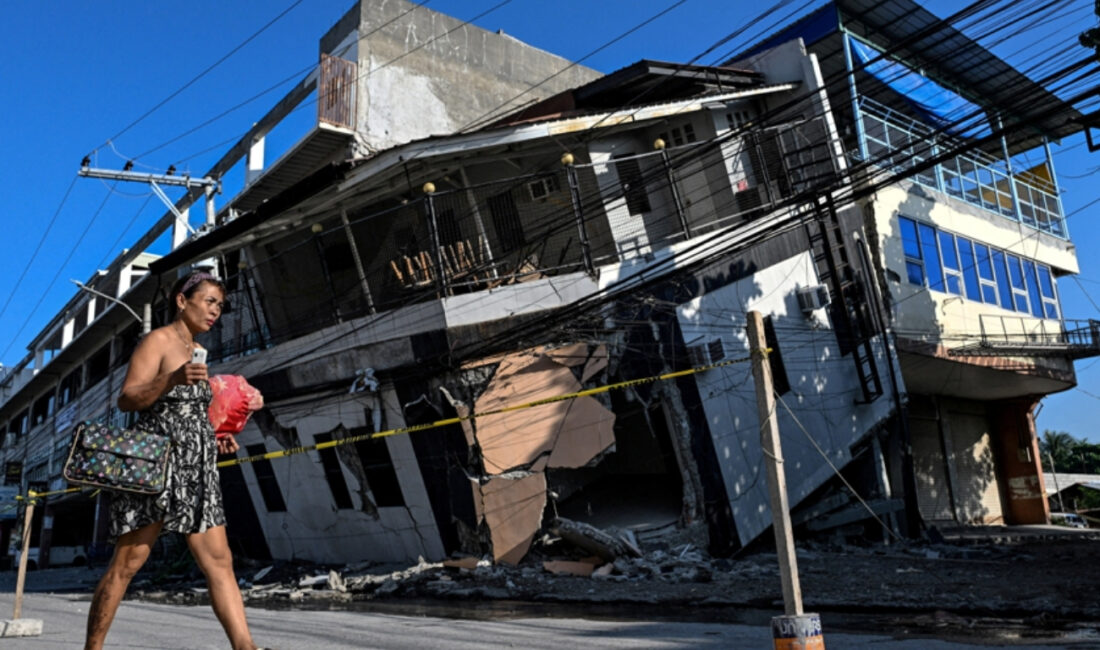 
Filipinler’in Mindanao Adası açıklarında meydana gelen 7,8 büyüklüğündeki depremin ardından
