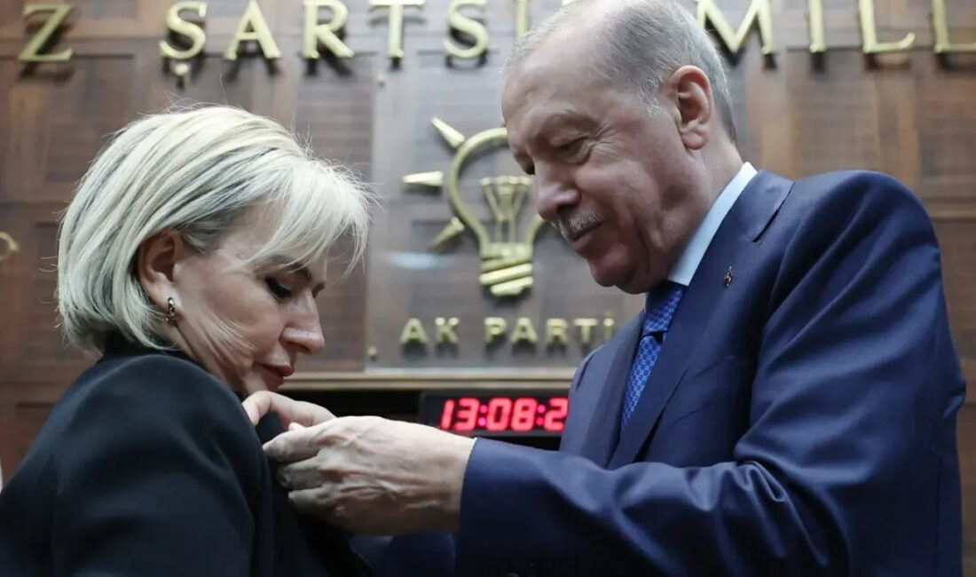 
CHP’den istifa eden İstanbul Milletvekili Nimet Özdemir, AK Parti’ye geçti.
