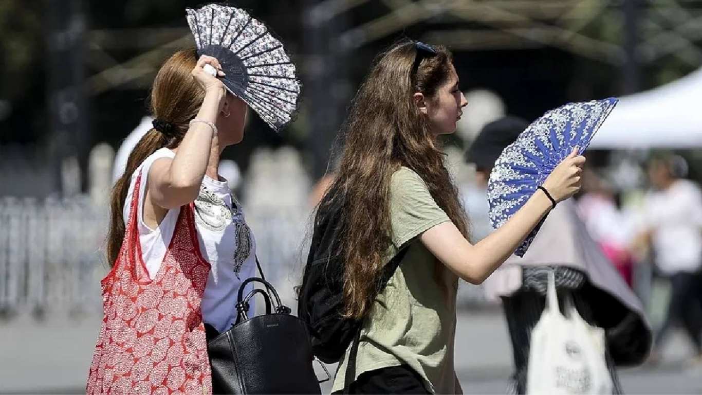 Meteoroloji'nin 25 Haziran hava durumu raporuna göre Türkiye genelinde sıcaklıklar