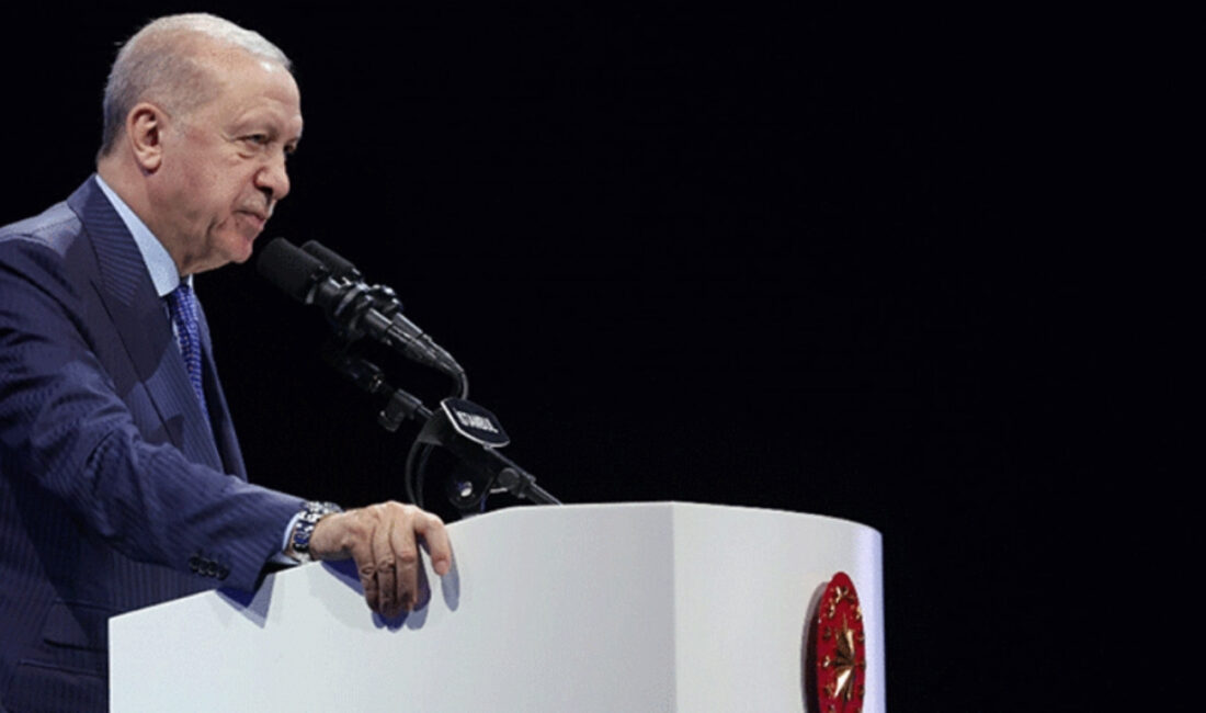 AK Parti'nin genişletilmiş il başkanları toplantısında dikkat çeken katılımlar yaşandı.