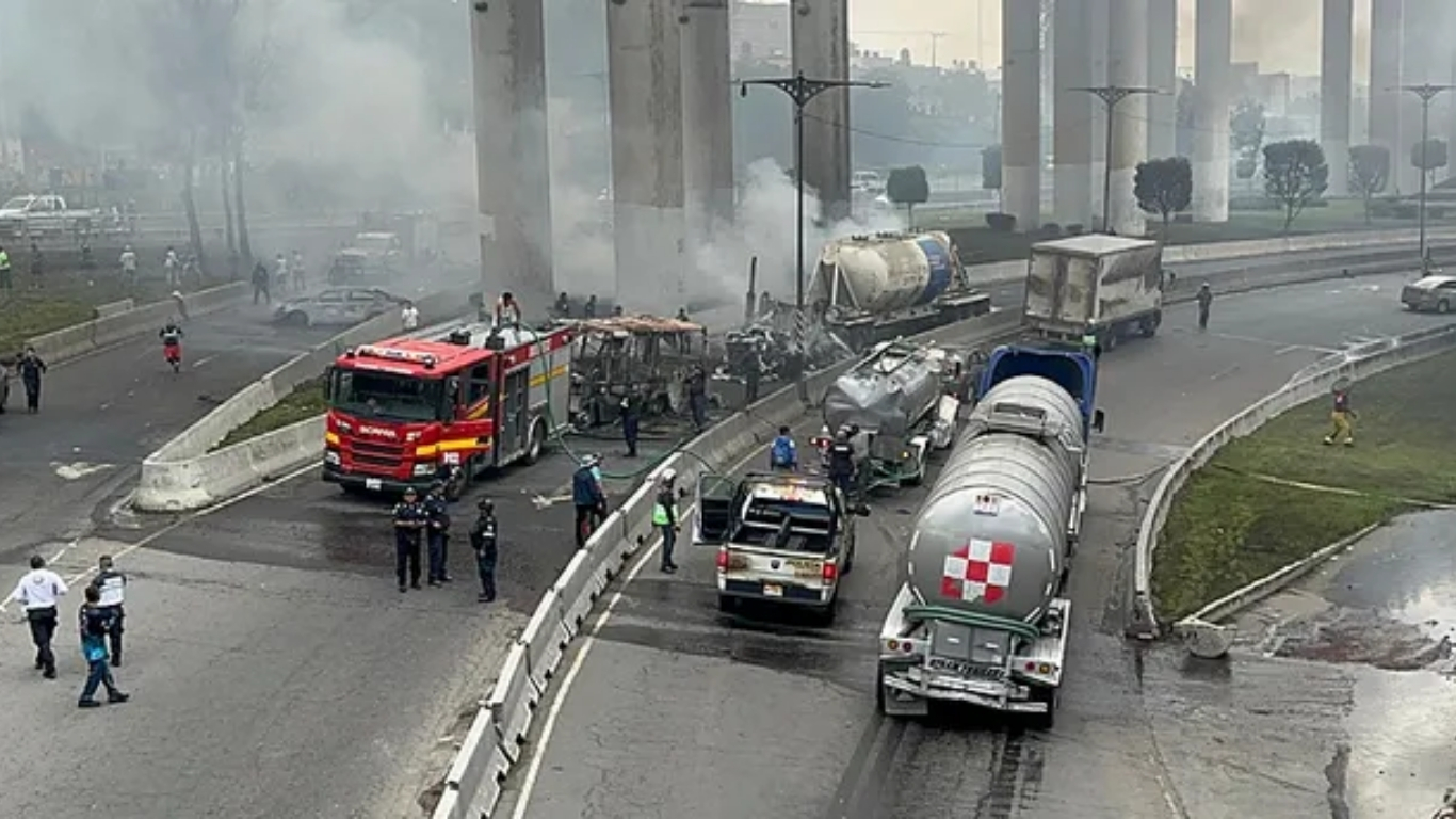Meksika’nın Puebla eyaletinde LPG yüklü dört tankerin patlaması büyük paniğe