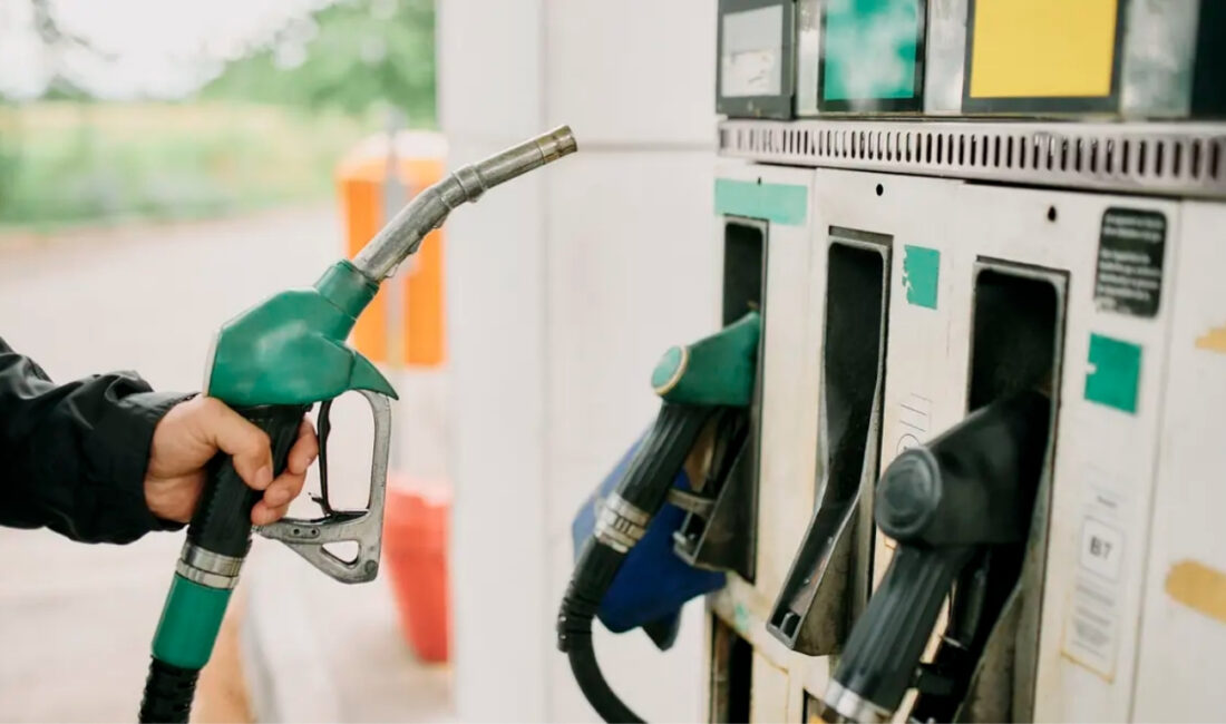 Petrol fiyatlarındaki gerileme akaryakıt piyasasına indirim olarak yansıyor. Motorin litre