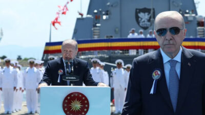 Cumhurbaşkanı Recep Tayyip Erdoğan, Romanya'ya teslim edilen Cam Roman korvetiyle