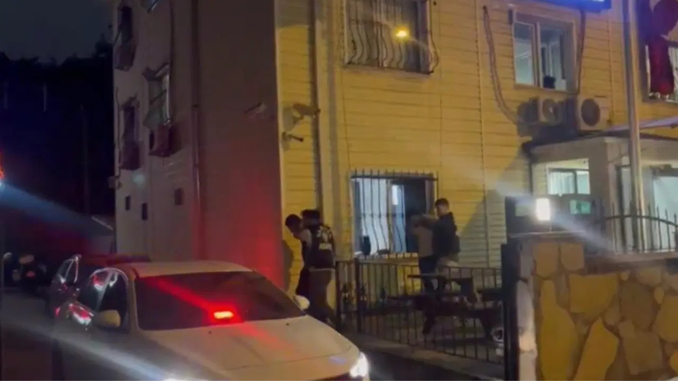 

İstanbul Sarıyer'de ABD telefon kodlu bir numaradan yapılan ihbar üzerine