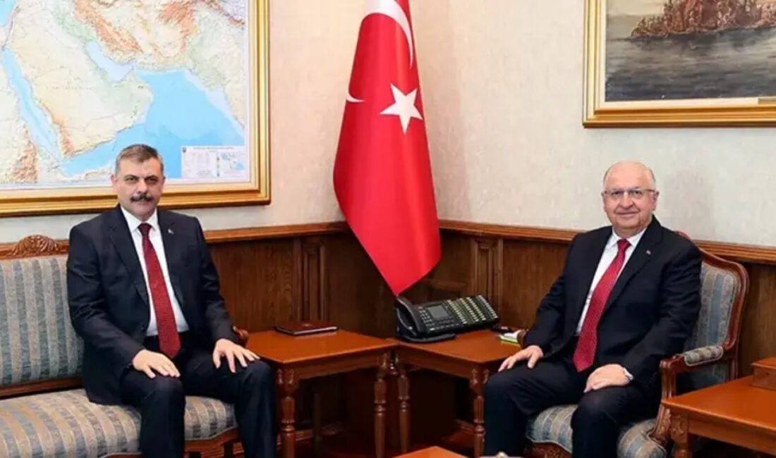 Milli Savunma Bakanı Yaşar Güler ile İçişleri Bakanı Mustafa Çiftçi,