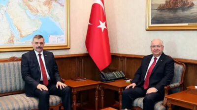 Milli Savunma Bakanı Yaşar Güler ile İçişleri Bakanı Mustafa Çiftçi,