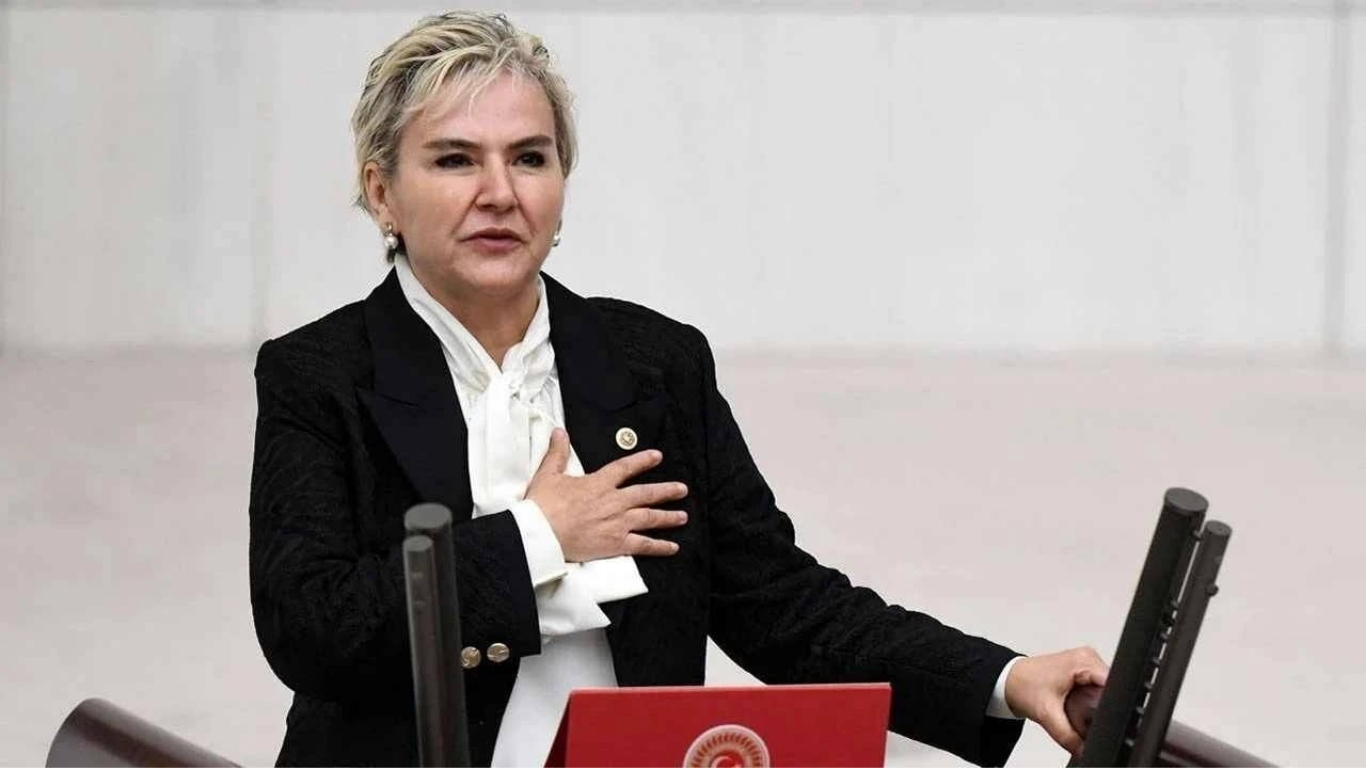 AK Parti’ye geçen İstanbul Milletvekili Nimet Özdemir’in TBMM biyografisinde yer