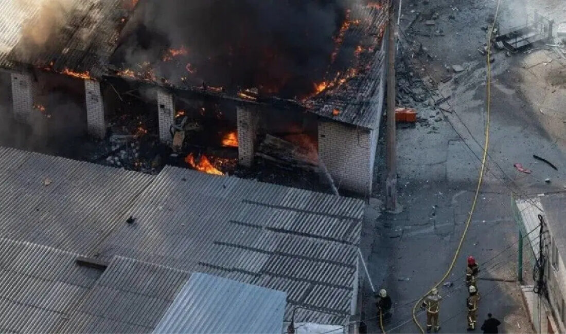 Rusya, Ukrayna'nın başkenti Kiev'e gece saatlerinden itibaren füze ve silahlı