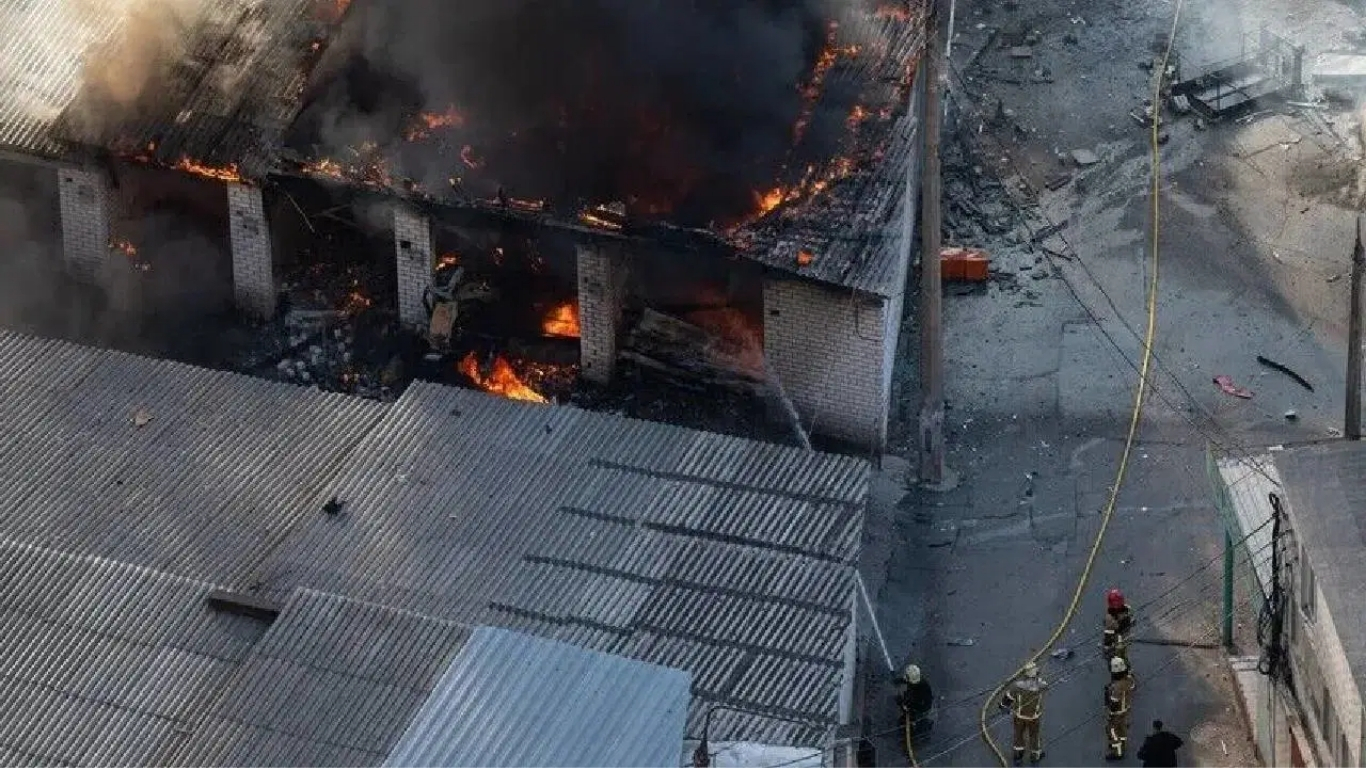 Rusya, Ukrayna'nın başkenti Kiev'e gece saatlerinden itibaren füze ve silahlı
