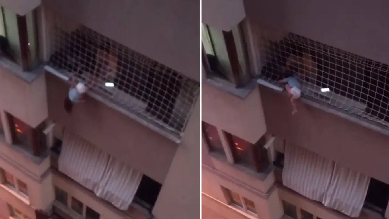 Denizli’de küçük bir çocuk balkon koruma filesinin dışında asılı kaldı.
