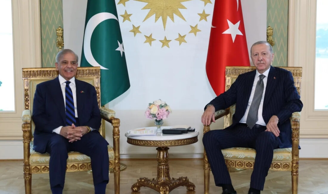 
Cumhurbaşkanı Recep Tayyip Erdoğan, Pakistan Başbakanı Şahbaz Şerif ile İstanbul’da