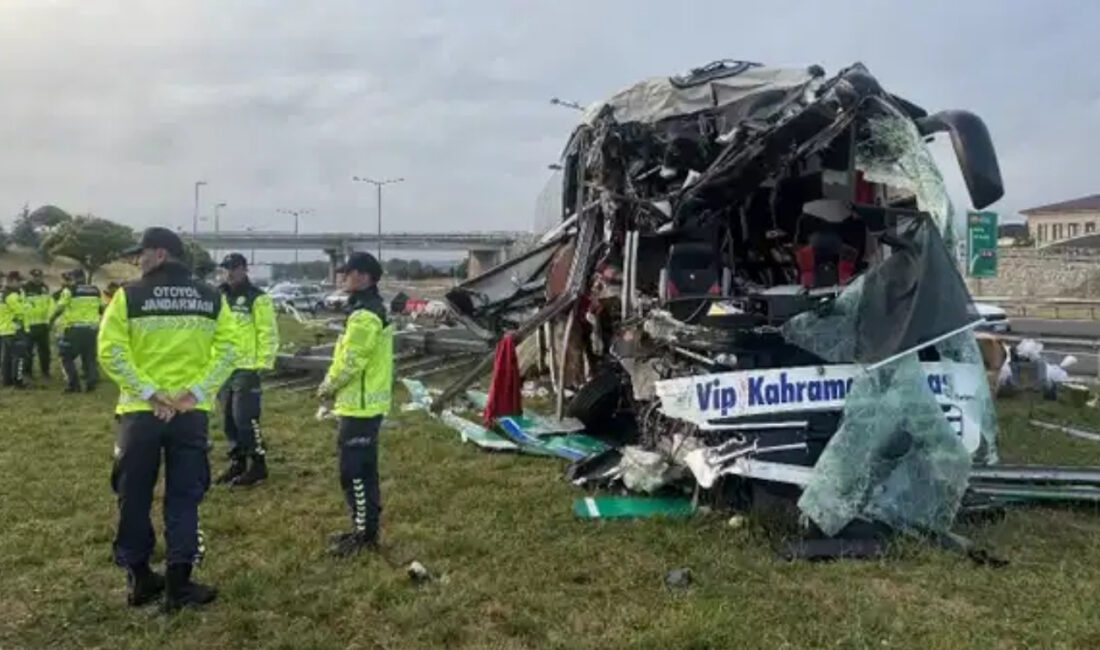 Anadolu Otoyolu'nun Bolu geçişinde meydana gelen trafik kazasında yolcu otobüsü