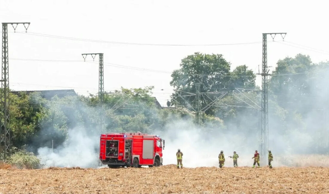 Almanya'da Düsseldorf ile Köln arasındaki kritik demiryolu hattında çıkan yangın