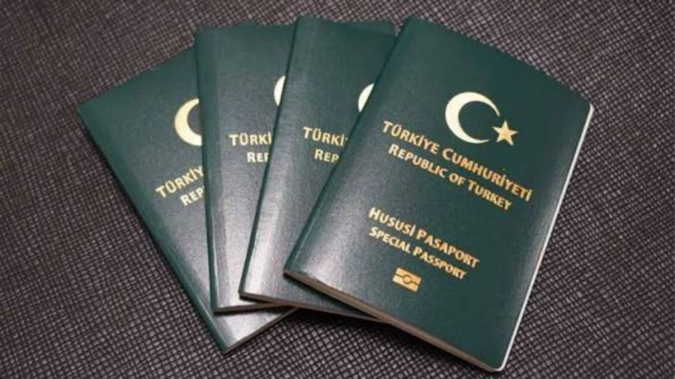 Schengen vizesinde yaşanan sorunların ardından yeşil pasaport talepleri artarken, farklı