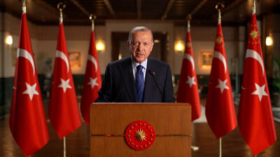 Cumhurbaşkanı Recep Tayyip Erdoğan, imam hatip okullarının eğitimdeki başarılarını artırarak