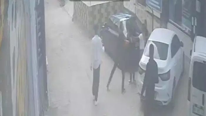 Adıyaman’da bir kişi, sevgilisini darbettiği sırada olaya müdahale etmek isteyen