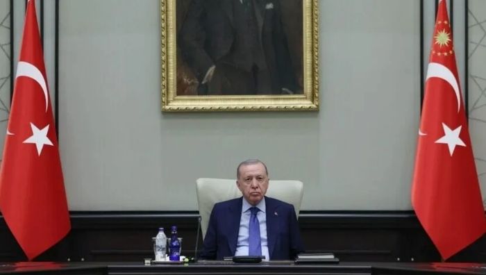 Cumhurbaşkanı Recep Tayyip Erdoğan başkanlığındaki Cumhurbaşkanlığı Kabinesi, yaklaşık üç haftalık